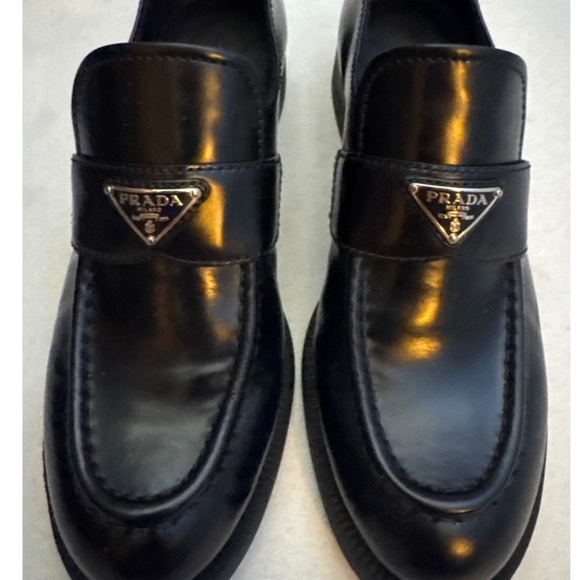 Authentic Prada patent leather loafers - Picture 1 of 6
